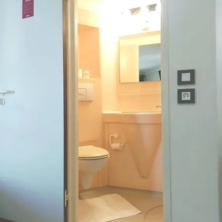 Fasthotel فندق بيربينيو